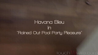 Havana Bleu várja a hatalmas kárót