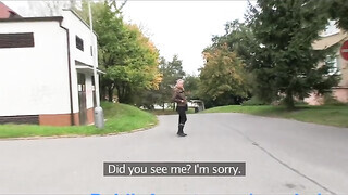 Világos Szőke tini lány a raktárban szexel