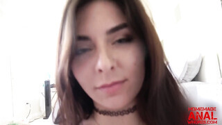 Keira Croft segge rendesen megdöngetve