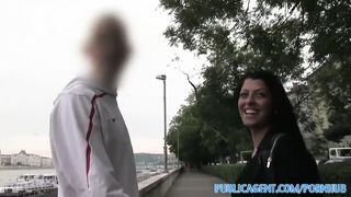 Magyar amatőr tini lány pénzért baszik