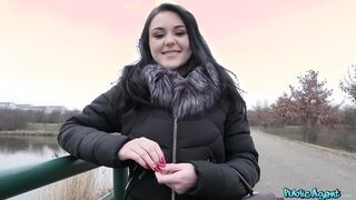 Orosz tini csaj pénzért baszik
