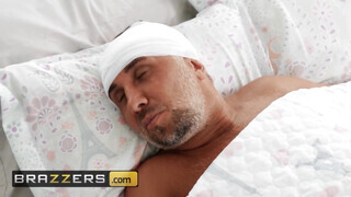 Brazzers - Brooklyn Gray szőrös puncija megbaszva