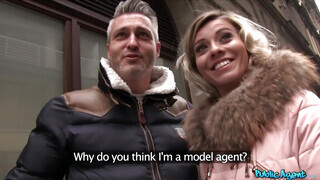 Public Agent - Vicky Love más manus pöcsén lovagol