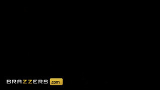 Brazzers - Cherie Deville fiatal csávóval dug