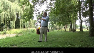 Oldje - Öreg pasi dugja a tini lányt