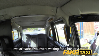 FakeTaxi biszex világos szőke most nem pinát akar, hanem ...