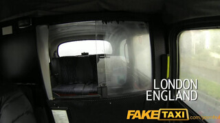FakeTaxi - méretes cickós debella lány a taxiban