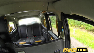Fake Taxi - Méretes cickós milf megbaszva a hátsó ülésen
