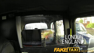 FakeTaxi - fiatal lány leszopja az idős taxist