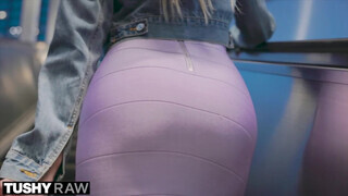TUSHY RAW - Pristine Edge a gyönyörű fiatal milf