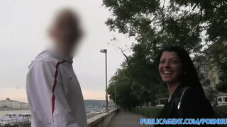 PublicAgent - Vivien Bell a gyönyörű kokeró csaj