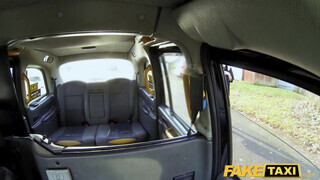 Fake Taxi - Victoria Summers bekúrva a taxiban