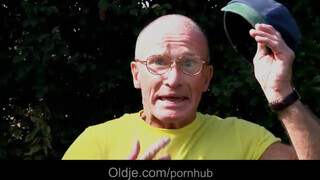 Öreg tata hátsó bejáratba keféli a fullos tinit