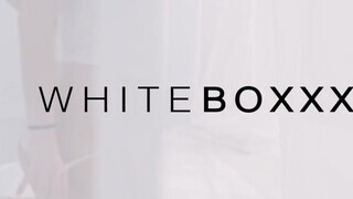 WhiteBoxxx - kicsmellű csajszi keményen megdöngetve