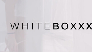 WHITEBOXXX - cuki vörös csajszi beleül a méretes faszba