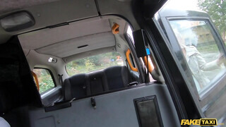 Fake Taxi - Cuki csaj szexelni akar a taxiban