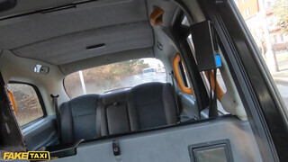 Fake Taxi - Didi Zerati a hatalmas cickós francia lány