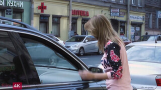 Emily Thorne a hatalmas keblű barátnő