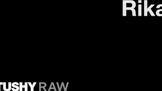 TUSHYRAW - Rika seggel lovagolja meg a méretes kárót