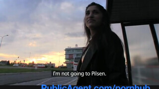 PublicAgent - bombázó ázsiai csajszi felszedve a buszmegállóban