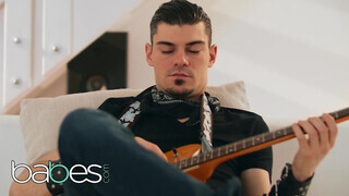 Babes - Mia Evans szexel a gitáros csávóval