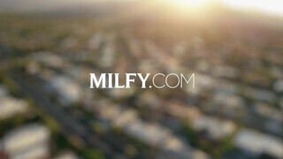 MILFY - Penny Barber megkívánta a melós csávót