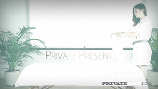 PrivateBlack - Julia Rocka a fullos masszőr lány