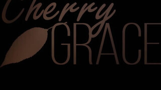 Cherry Grace a kerek seggű lány