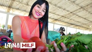Sofia Galindo forró latin amerikai seggét keményen megdugják lucskos muffban