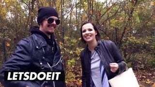 Méretes cicis csoki hajú német lány felvétel a méretes kombiban vad baszásra