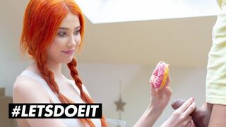 Gisha Forza méretes csöcsű vörös bombe egy fánkot érő hardcore dugásért