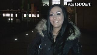 Mira grey német néger szajha keféli az idegent pénzért a buszon