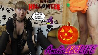 Pici boszorkány megidézi a méretes kárót és keményen megbasszák, hogy beleélvezzen a puncijába - halloween 2020