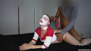 Harley quinn keményen cidázza a nagy pélót és lovagol rajta beleélvezésig éjszakai változatban
