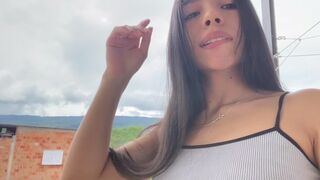 Tüzes latina tini mutatja hatalmas seggét és kényezteti magát neked